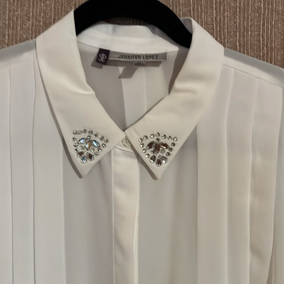 ๐3/$25 Jennifer Lopez button down blouse - Picture 2 of 7